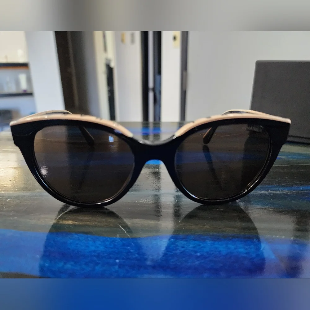 Chanel Black Sunglasses and Wallet Set - Picture 2 of 9